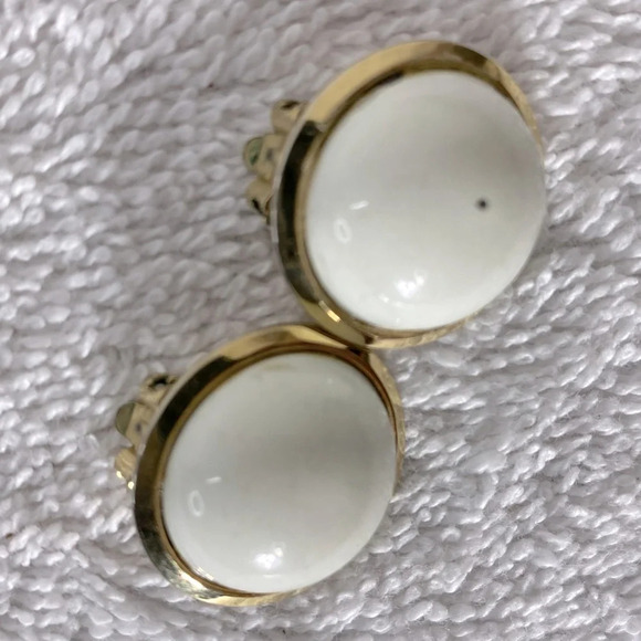 Vintage Cream Circles W Gold Tone Border Clip On Earrings - Picture 3 of 6